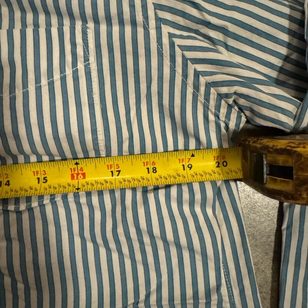Hollister Blue and White Casual Button Down Shirt 131 - Picture 2 of 5
